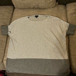 Ann Taylor grey shirt. Size XS, fits as a L or XL. Work once, great condition.